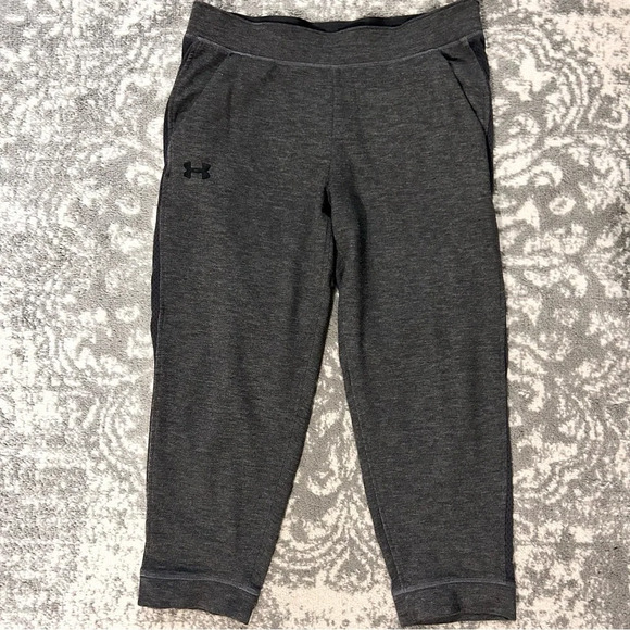 UNDER ARMOUR - FEATHERWEIGHT FLEECE CROP CAPRI SPORTS PANTS - Picture 4 of 11